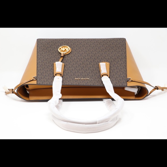 Michael Kors Voyager Medium Multifunction Tote - Brand New Authentic - Picture 8 of 15